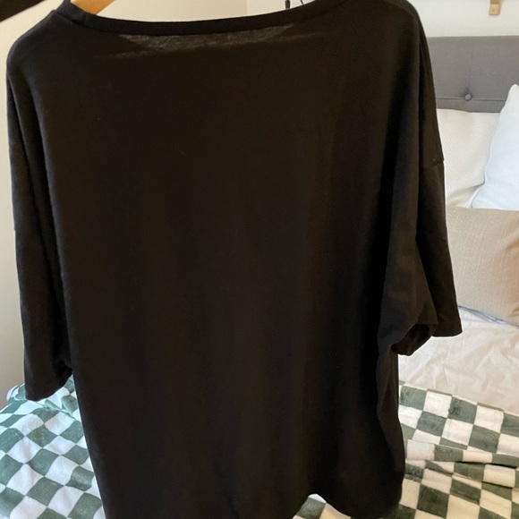 T-shirt noir avec petit papillons 🦋 4x SHEIN - Picture 3 of 4